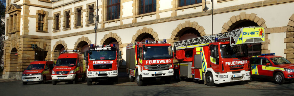 Ein moderner Löschzug vor der Hauptfeuerwehr Schadestraße