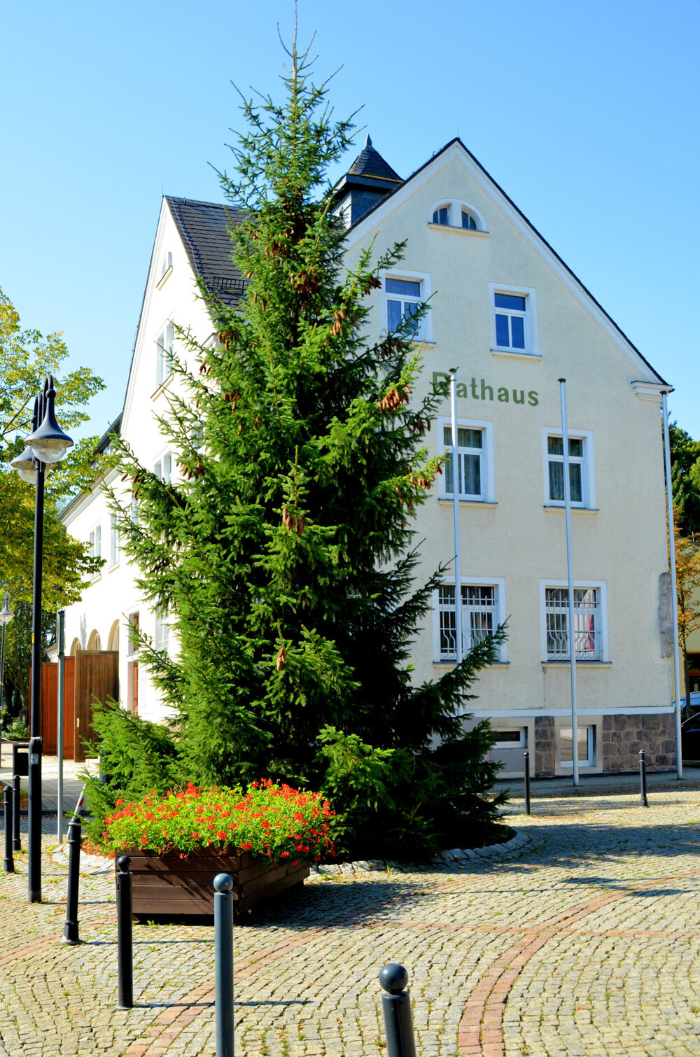 Das 1927 erbaute Rathaus von Röhrsdorf