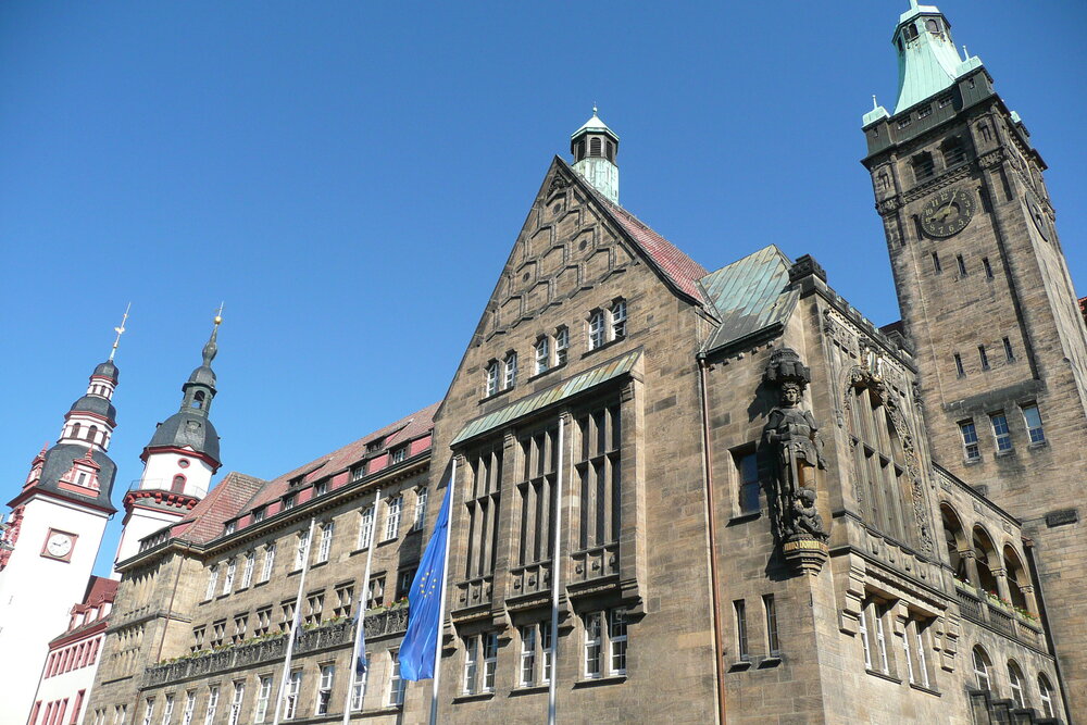Europaflaggen vor dem Rathaus
