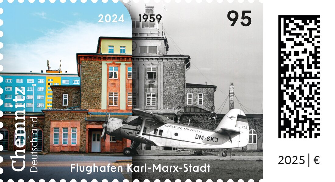 Die Briefmarke zeigt das historische Flughafengebäude von Chemnitz. Link im Schnitt in der heutigen Ansicht mit Plattenbauten im Hintergrund. Rechts im Anschnitt als historische Abbildung mit Propellerflugzeug.