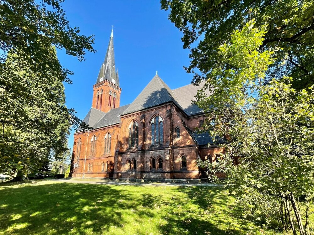 Die Grünaer Kreuzkirche.