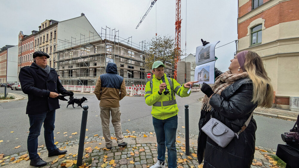 Mitarbeiter der FASA AG bei einer Führung.