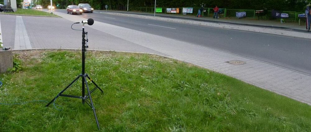 Lärmmessung an einer Straße