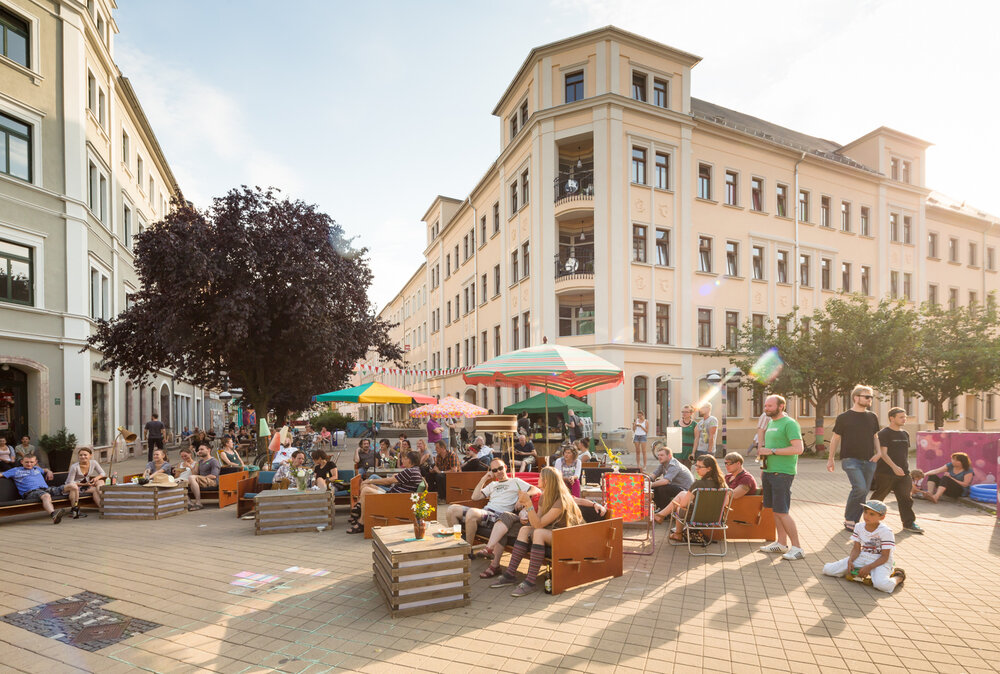 Kleine Veranstaltungen und Feste laden Bewohner:innen und Gäste auf den Brühl-Boulevard ein.