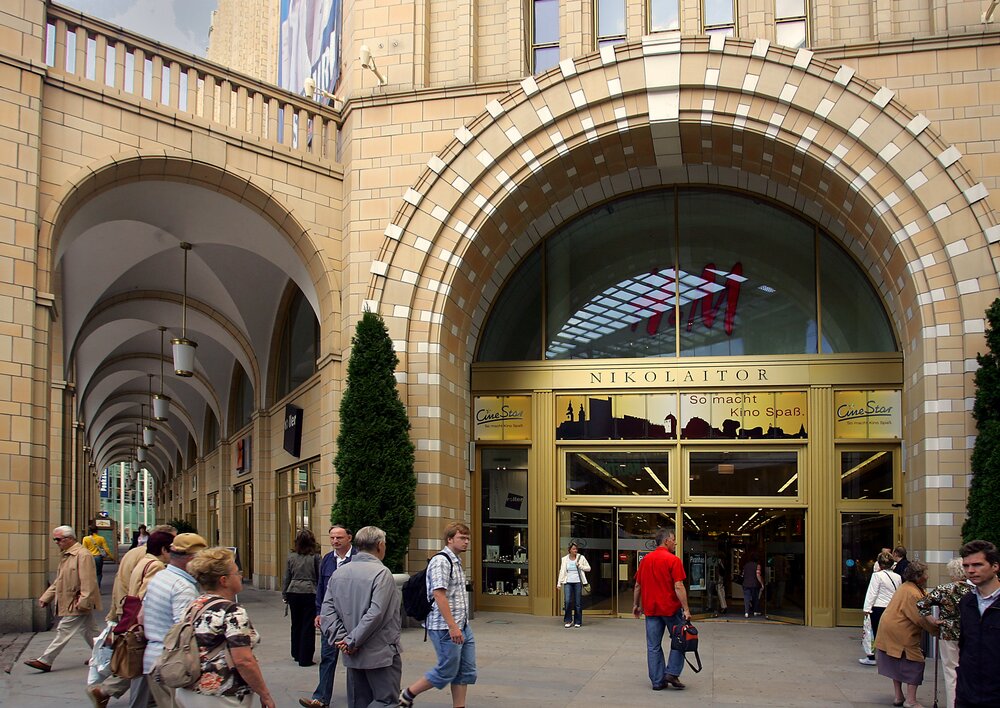 Eingang zur "Galerie Roter Turm" in der Innenstadt