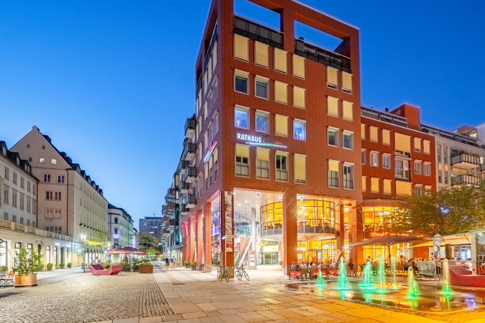Blick in die abendliche Innere Klosterstraße
