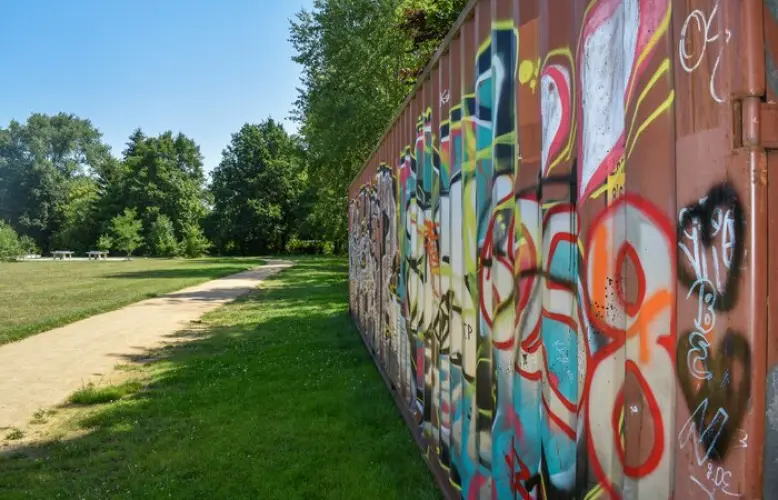 &Uuml;berseecontainer als Graffiti-&Uuml;bungsfl&auml;che