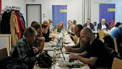 Teilnehmende des Ready4NetZero-Netzwerks.