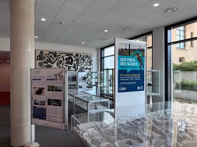 Ausstellung "Der Preis des Glases - Vogelschlag an Glas" im Foyer des Technischen Rathauses