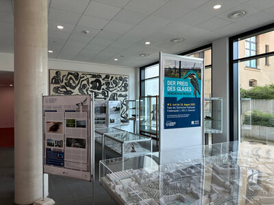 Ausstellung "Der Preis des Glases - Vogelschlag an Glas" im Foyer des Technischen Rathauses