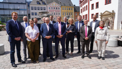 Die Mitglieder der IMAG vorm neuen Chemnitzer Marktbrunnen.