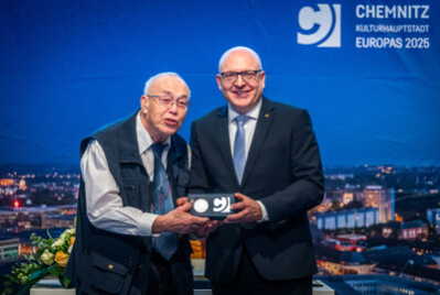Wolfgang Möbius wird mit dem Ehrentaler der Stadt Chemnitz geehrt.