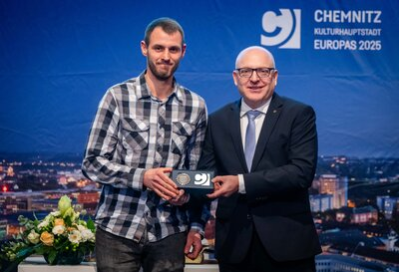 Christian Kulik wird mit dem Ehrentaler der Stadt Chemnitz geehrt.