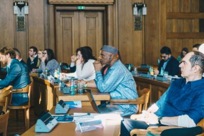 Die Teilnehmer bei den Vorträgen des zweiten Konferenztages im Stadtverordnetensaal des Rathauses