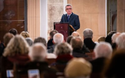 Im Anschluss an die Hauptveranstaltung auf dem Neumarkt fand in der Stadtkirche St. Jakobi ein Ökumenischer Gottesdienst statt. Die Predigt hielt Die Predigt hielt der Präsident des Deutschen Evangelischen Kirchentags 2023 in Nürnberg, der ehemalige Bundesinnen- und Bundesverteidigungsminister, Dr. Thomas de Maizière.