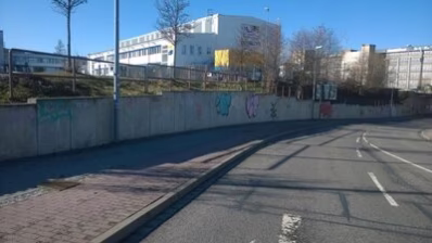 Graffitifläche für Auftragsarbeit: Stützwand an der Jaenickestraße - Zufahrt zur Messe Chemnitz