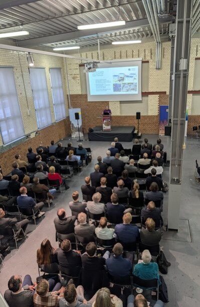 Die Amtsleiterin des Umweltamtes, Frau Carina Kühnel, bei ihrem Vortrag im Rahmen des 4. Energiedialogs Chemnitz.