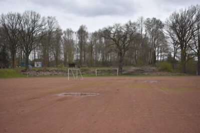 Auf diesem Hartplatz soll der Hockey-Kunstrasenplatz entstehen.