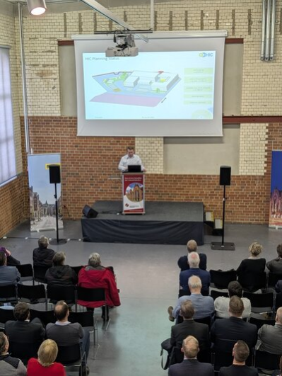 Referent Herr Dr. Keller bei seinem Vortrag im Rahmen des 4. Energiedialogs Chemnitz.