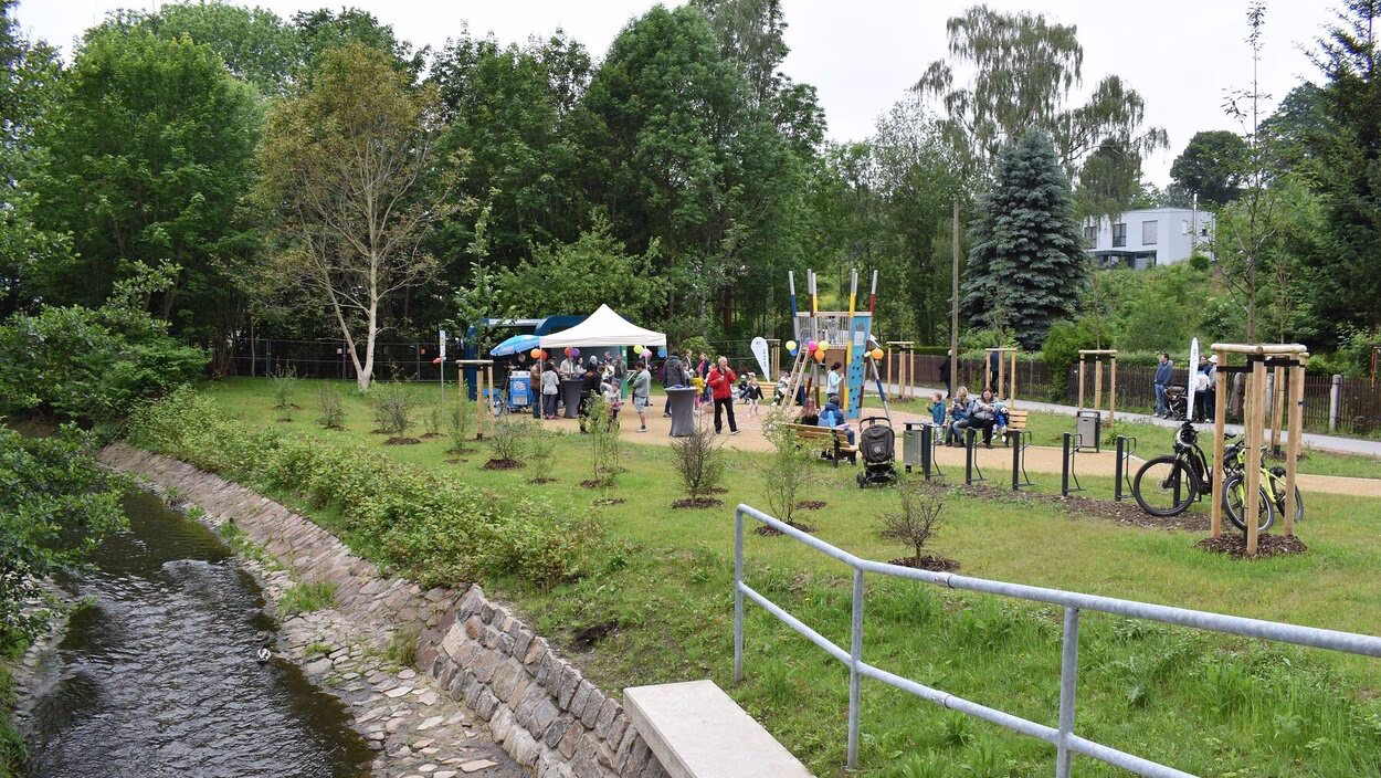 Spiel und Sport direkt am Kappelbach auf dem neuen Spiel- und Rasplatzes "Am Feldschlößchen".