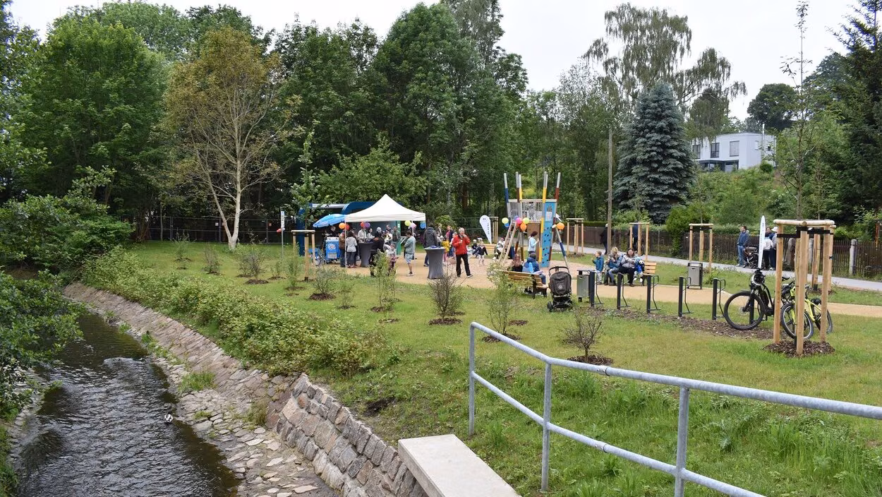 Spiel und Sport direkt am Kappelbach auf dem neuen Spiel- und Rasplatzes "Am Feldschlößchen".