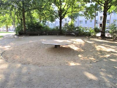 Spielplatz Gerhart-Hauptmann-Platz-2, Drehscheibe
