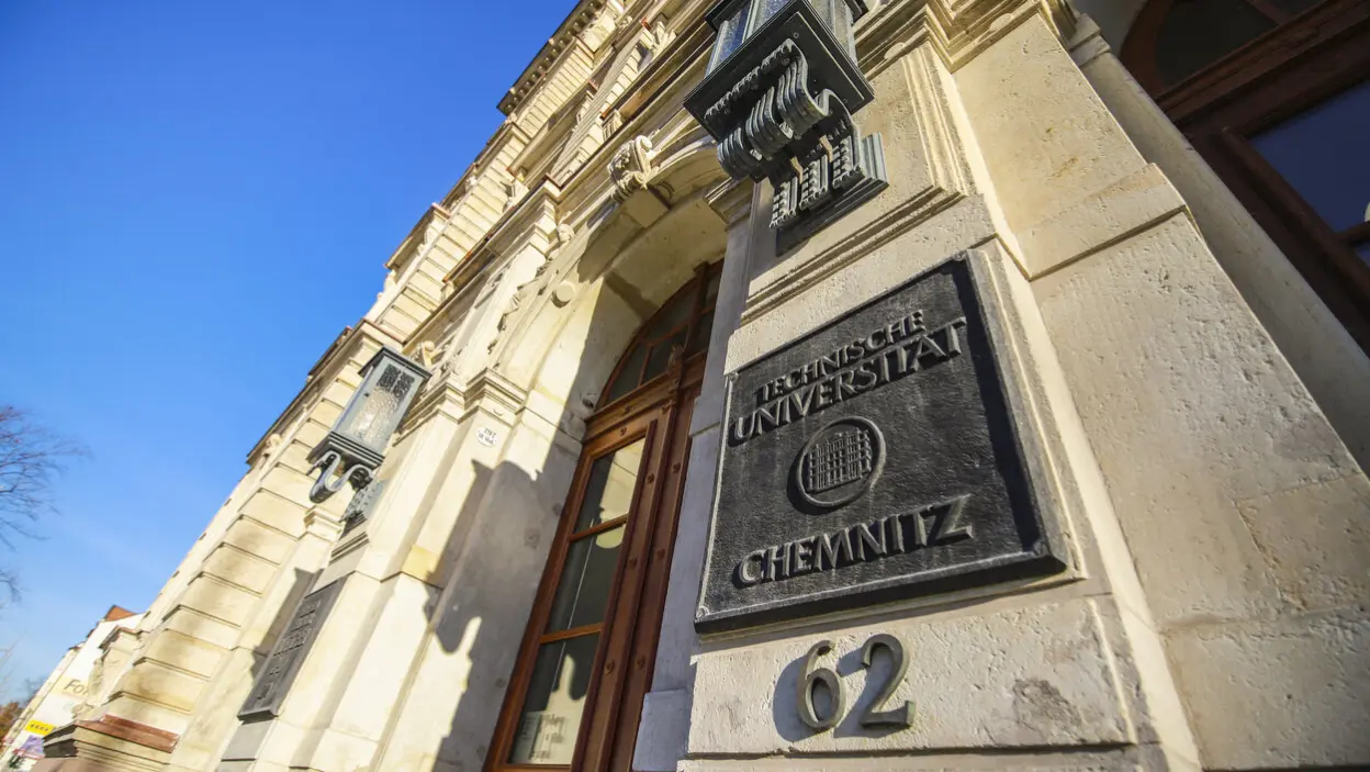 Die Technische Universit&auml;t Karl-Marx-Stadt wurde am 1. September 1990 in Technische Universit&auml;t Chemnitz umbenannt.
