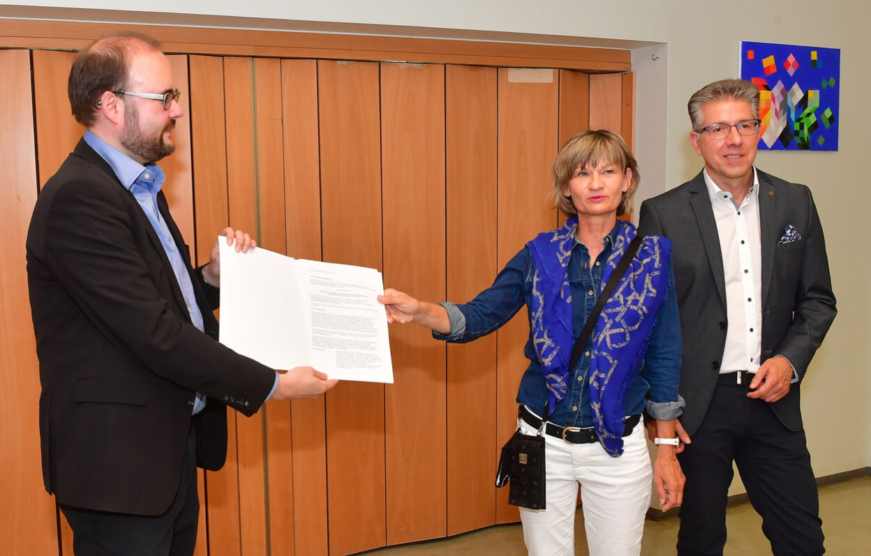 Übergabe Fördermittelbescheid Digitalpakt Schule