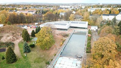 Der zukünftige Schwimmsportkomplex Bernsdorf - Luftaufnahme November 2023