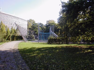 Spielplatz im Park der Opfer des Faschismus, Kletteranlage