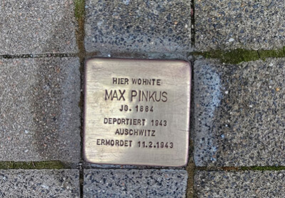 Geputzter Stolpersteine für Max Pinkus
