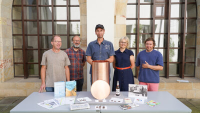 Sie waren neben dem Steinmetzmeister und Steinbildhauermeister Till Apfel (nicht im Bild) am Gesamtprozess beteiligt (v.l.n.r.): Lars Erhardt (Restaurator Schloßbergmuseum), Volker Schriever (Werkstatt Schloßbergmuseum), Norbert Engst (Chemnitzer Geschichtsverein e.V.), Simone Becht (Kulturbetrieb Stadt Chemnitz) und Knut Weber (Denkmalschutzbehörde Stadt Chemnitz)