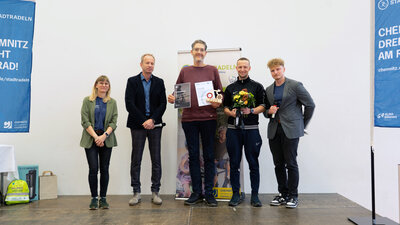 Gewinner der Kategorie "Der fahrradaktivste Verein" des Teams des Montessorivereins mit Bürgermeister Knut Kunze und STADTRADELN-Koordinatoren Sarah Arnold und Robert Jehmlich