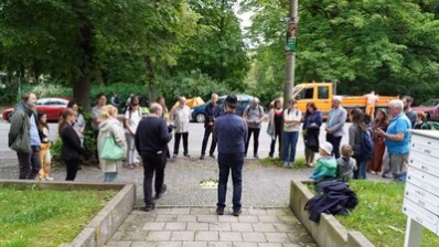 Teilnehmende der Stolpersteinverlegung