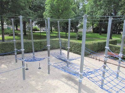 Spielplatz im Park der Opfer des Faschismus, Kletteranlage