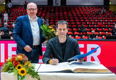 Oberbürgermeister Sven Schule und Torsten Loibl