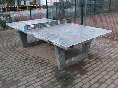 Bolzplatz Hainstraße, Tischtennisplatte
