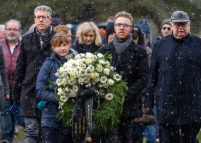 Zum Auftakt des Chemnitzer Friedenstages wurde auf dem Städtischen Friedhof ein Kranz niedergelegt.