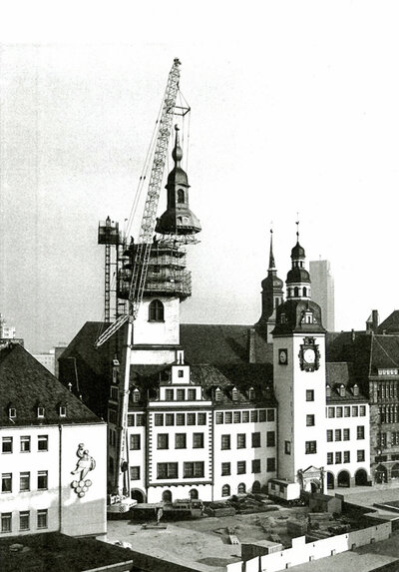Montage der Turmhaube auf dem Hohen Turm, September 1986