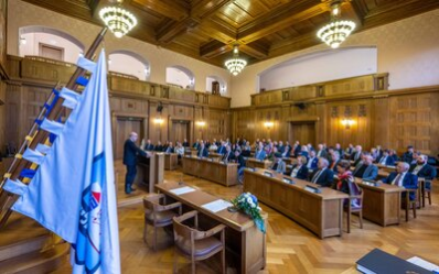 Festakt zur Unterzeichnung der Städtepartnerschaft im Stadtverordnetensaal.