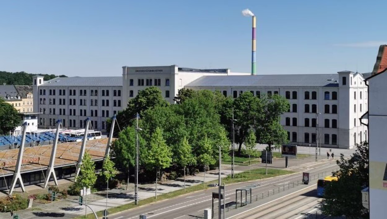 Haupteingang Universitätsbibliothek