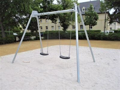 Hölderlinstraße Schaukel
