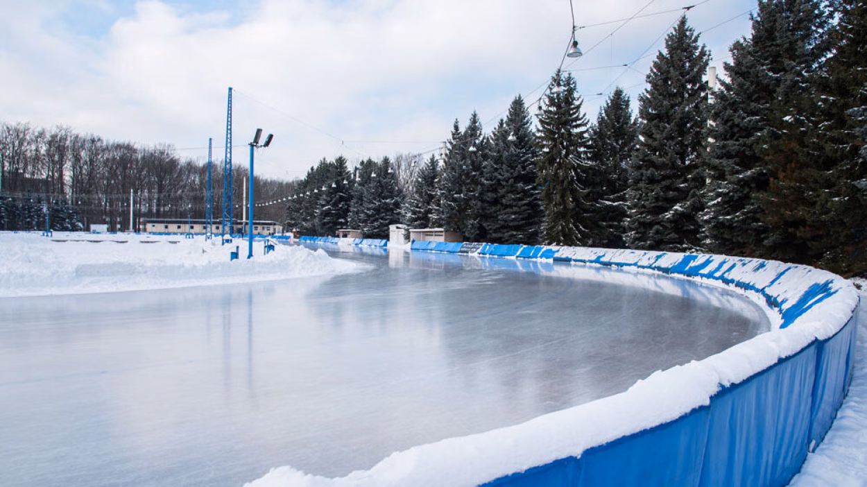 Eisschnelllaufbahn