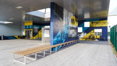 neues Graffiti am Eingang des Fußgängertunnels am Hauptbahnhof mit historischen und aktuellen Motiven