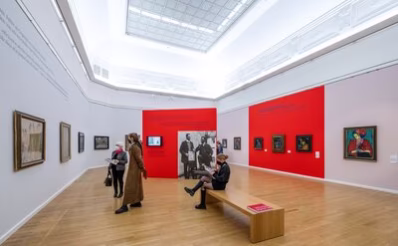 Die Kunst der Moderne bildet einen Schwerpunkt in den Kunstsammlungen. 2022 wurden beispielsweise Meisterwerke der Künstlergruppe  „Brücke und Blauer Reiter“ ausgestellt.