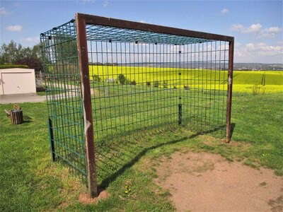 Spielplatz Meisenweg, Eisentor