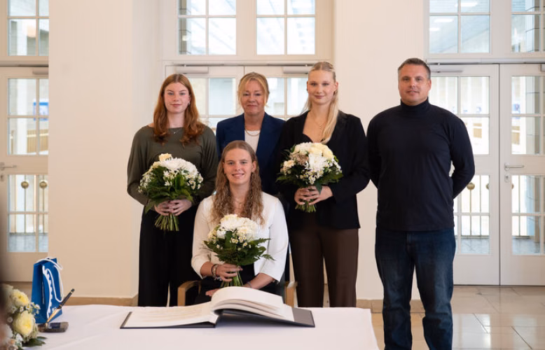 Three female swimmers from Chemnitz featured in the Golden Book of Sport
