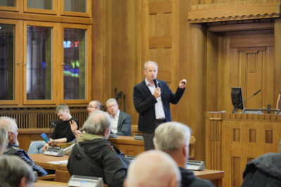 Mayor Knut Kunze provides information on his area of responsibility