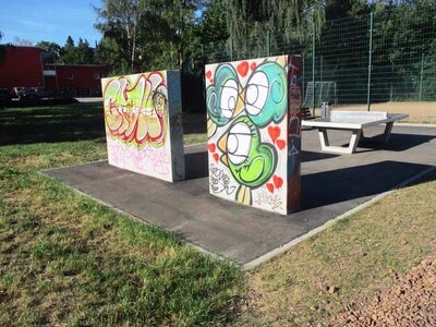 Graffiti-Übungswand am Spiel- und Bolzplatz Liddy-Ebersberger-Straße