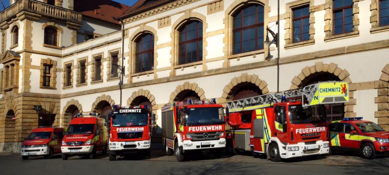 Ein moderner Löschzug vor der Hauptfeuerwehr Schadestraße